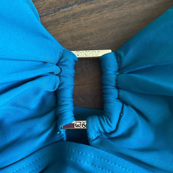 New DKNY V-Neck Ring One Piece Swimsuit with tummy control - Picture 4 of 17